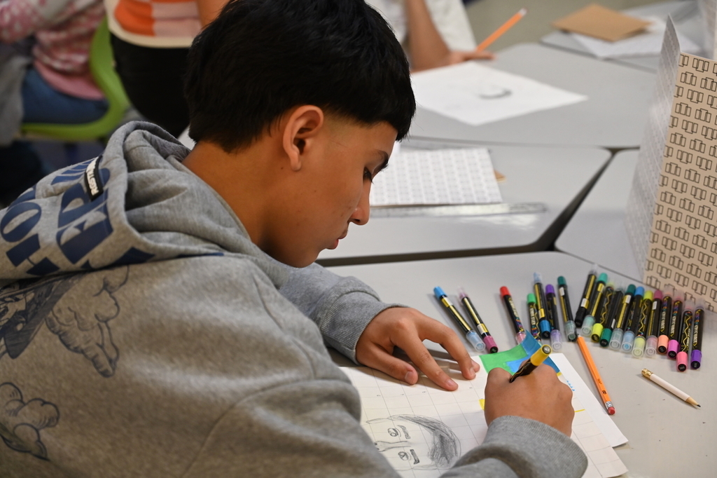 ESL students participating in Sensational Summer Learning at Tuggle Elementary School received some special art instruction from our partners from Birmingham Museum of Art! #SuccessStartsHere šØ