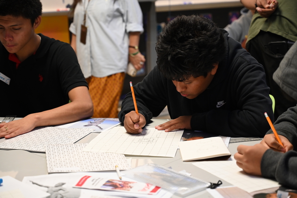 ESL students participating in Sensational Summer Learning at Tuggle Elementary School received some special art instruction from our partners from Birmingham Museum of Art! #SuccessStartsHere šØ