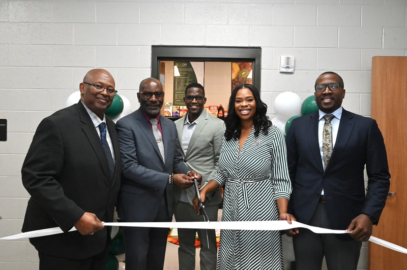 Dr. Jeffrey Willis, Sr., Dr. Mark Sullivan, Sherman Collins, Jasmine Crowe-Houston, and Councilor Clinton Woods cut the ribbon!