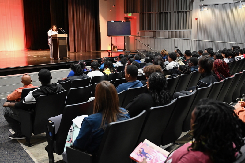 Smith speaks to Carver scholars.