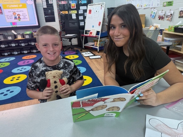 Mrs. Stamm's 1st grade reading bear project with Brenna Humphrey class from the high school.