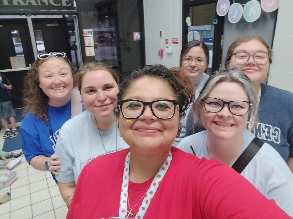 Gentry, Maddi, Bobbi, Emily, Rylan and Toni