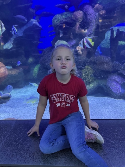 Mrs. Spain's kinder class to the aquarium