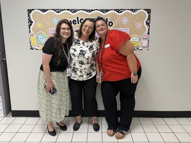 1st day smiles Kinder paras