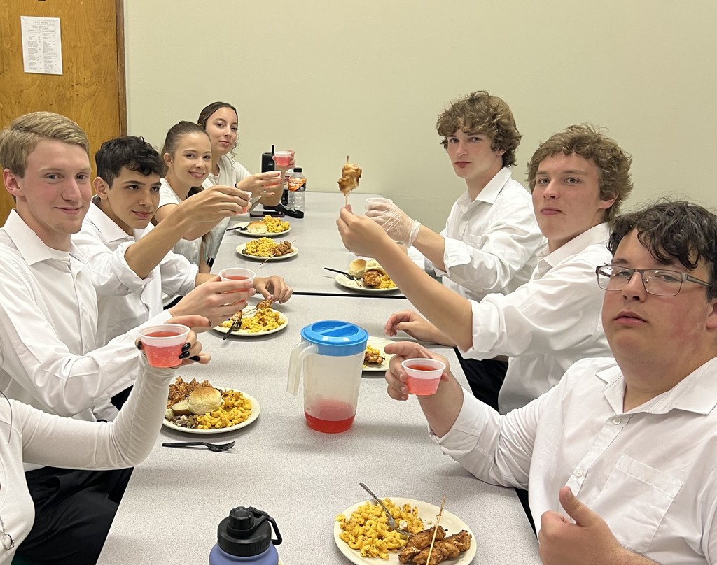 Sophomores enjoying their break during the banquet