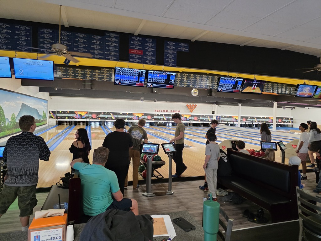 Middle & High School Students Bowling