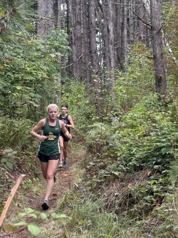 Austyn running one of many narrow areas of the course
