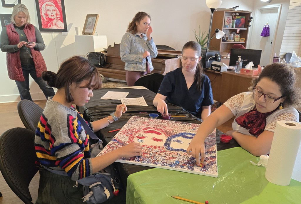 BJSHS Advanced Art class students take a fieldtrip to the Blackford Arts Center