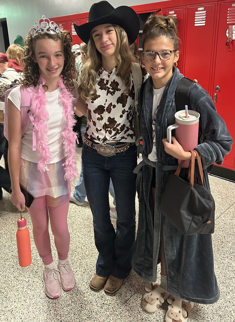 8th grade students participate in Rhyme Without a Reason Day for Homecoming