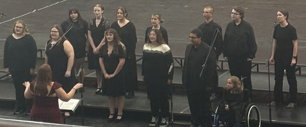 BJSHS Choir performs during the fall concert