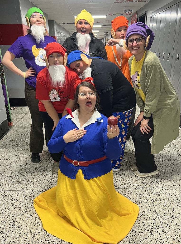 4th grade team recreate Snow White for Halloween