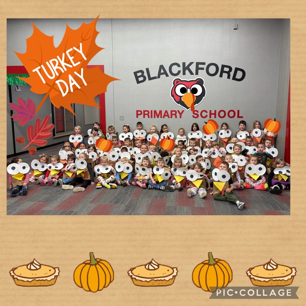 Blackford Preschool Academy pose for a Thanksgiving photo
