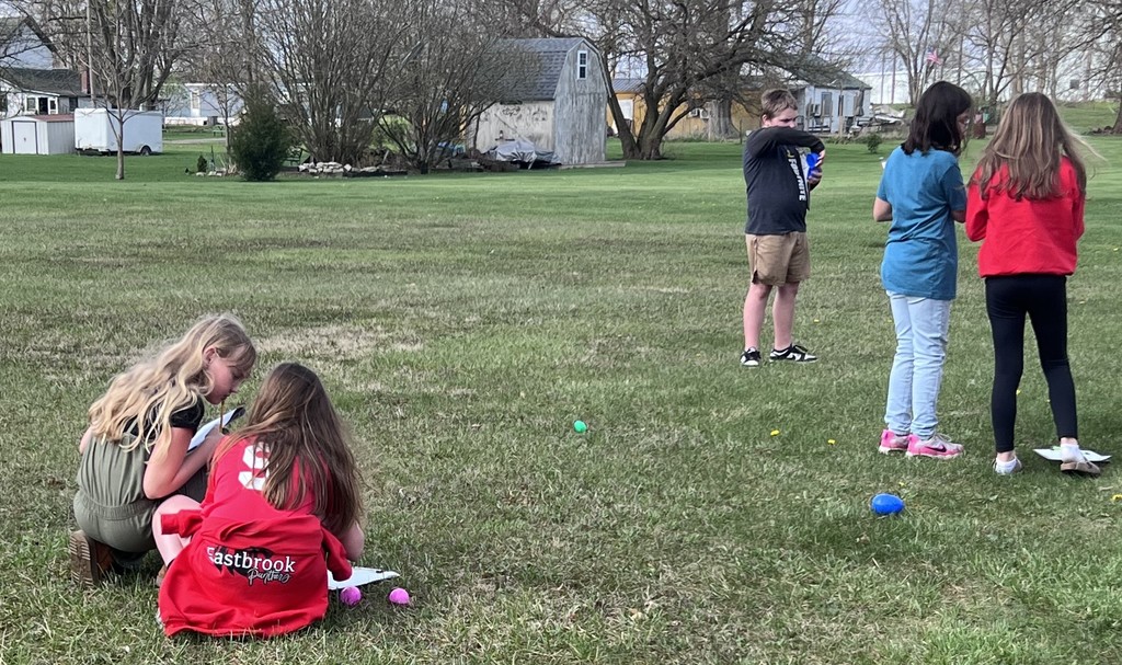 4th graders practice for ILEARN with a scavenger hunt.