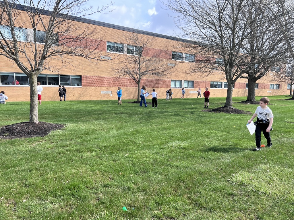 4th graders practice for ILEARN with a scavenger hunt.