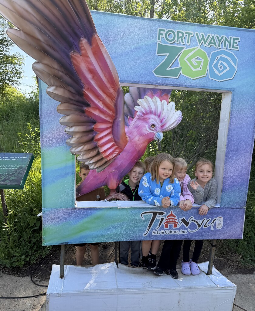 4 BPS kindergarten students pose in front the Fort Wayne Zoo sign