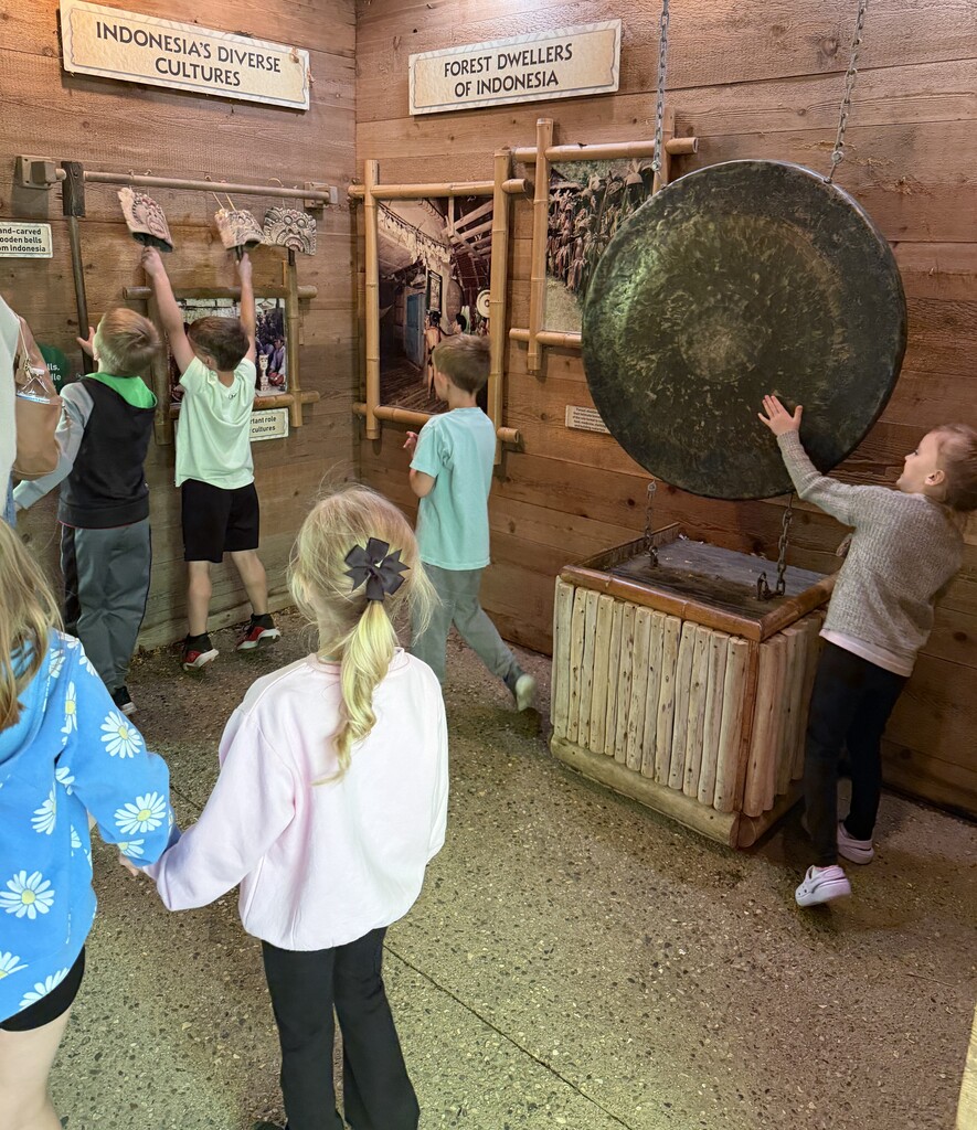 Kindergarten students learn about diverse cultures at the Fort Wayne Zoo