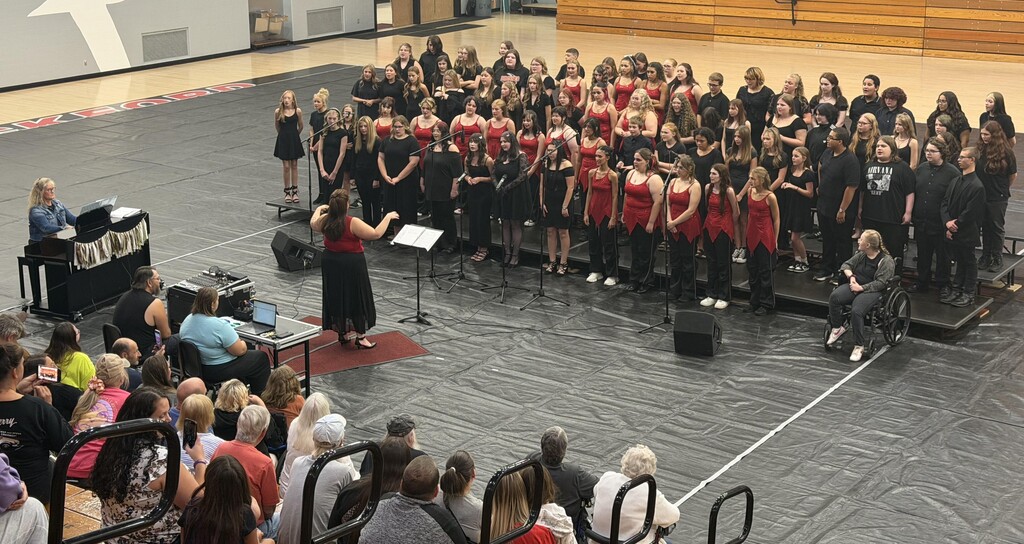 BJSHS Choir conducts their fall concert