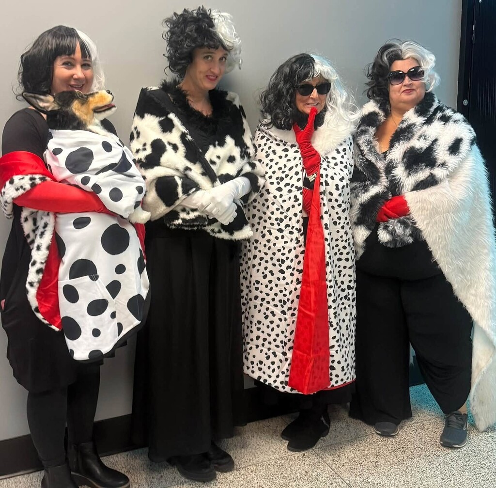 4 BJSHS staffers dress up as Cruella DeVille for Homecoming Week