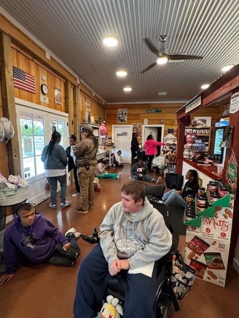 Mrs. Jones’ EC Adaptive Class/Knights’ Way Café staff had a busy Monday! They started their day at Bladenboro Primary School, serving up some delicious coffees and bright smiles! ☕💜 Afterward, they enjoyed a pizza buffet at Pizza Hut, followed by a sweet treat — ice cream at Allen Family Orchards 🍕🍦 It was a busy but wonderful day full of hard work, fun, and great memories!