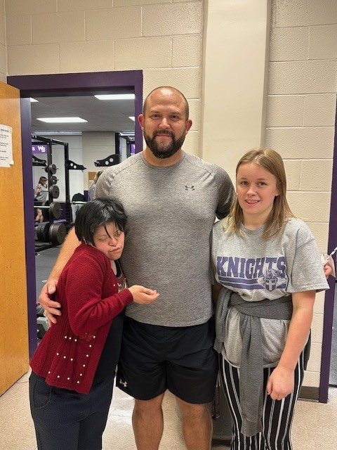 🎃 “Witching You a Happy Halloween!” 🧙♀️ Mrs. Jones’ class delivered some spooktacular treats to the faculty and staff this afternoon! The students had a wonderful time spreading Halloween cheer and showing their appreciation. Their smiles (and treats!) definitely cast a happy spell over West Bladen today! 👻🕸️🍬