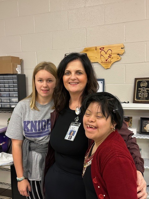 🎃 “Witching You a Happy Halloween!” 🧙♀️ Mrs. Jones’ class delivered some spooktacular treats to the faculty and staff this afternoon! The students had a wonderful time spreading Halloween cheer and showing their appreciation. Their smiles (and treats!) definitely cast a happy spell over West Bladen today! 👻🕸️🍬