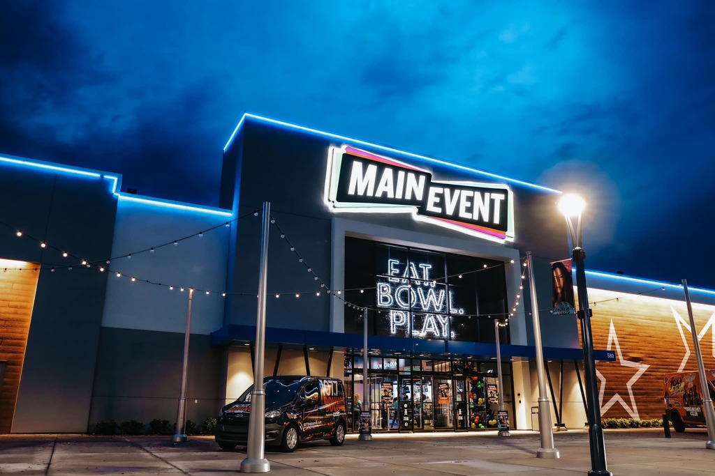 main event storefront facade