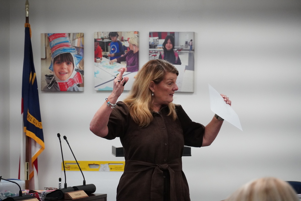 Dr. Leslie Eason presenting during FranklinCovey training session