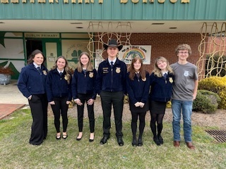 7 FFA students pose outside Dublin Primary School