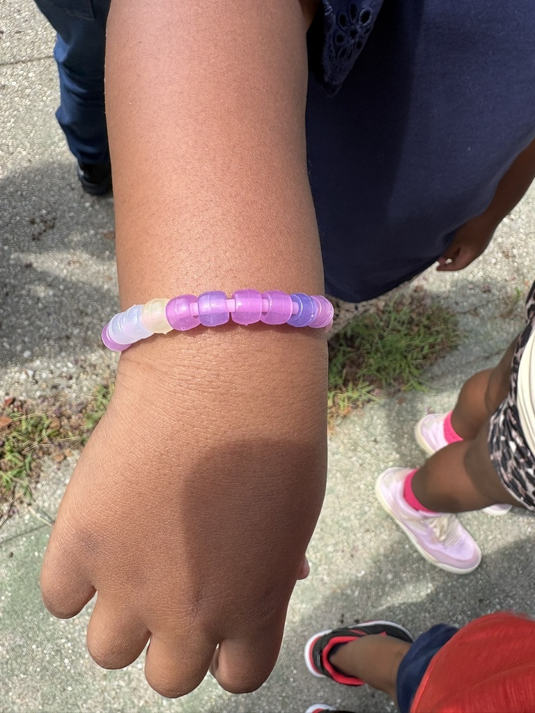 Student wears a bracelet made with color-changing magic beads.