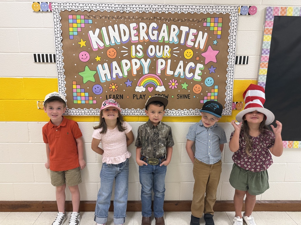 Kinders in their favorite hats