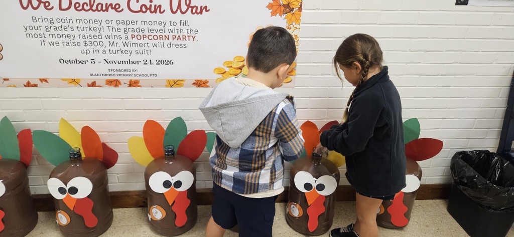 Students stuffing turkey jugs with money