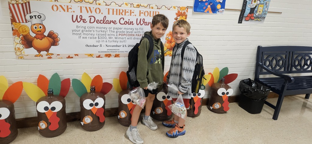 Students stuffing turkey jugs with money