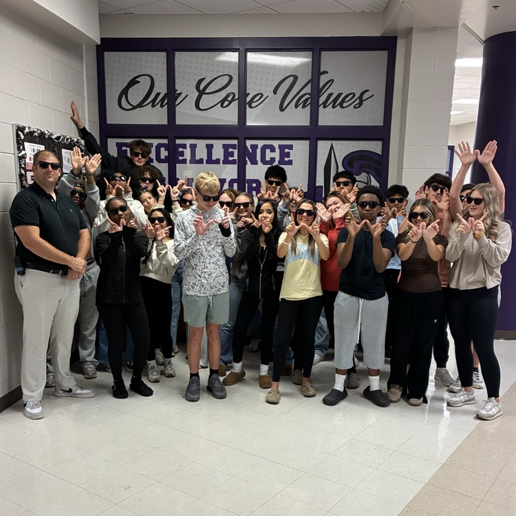 principal & students posing while wearing sunglasses and holding their hands to make a W