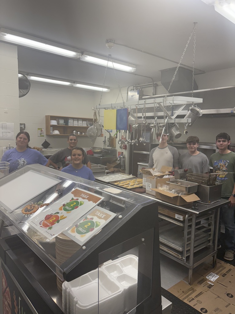 Junior Class Making the Food