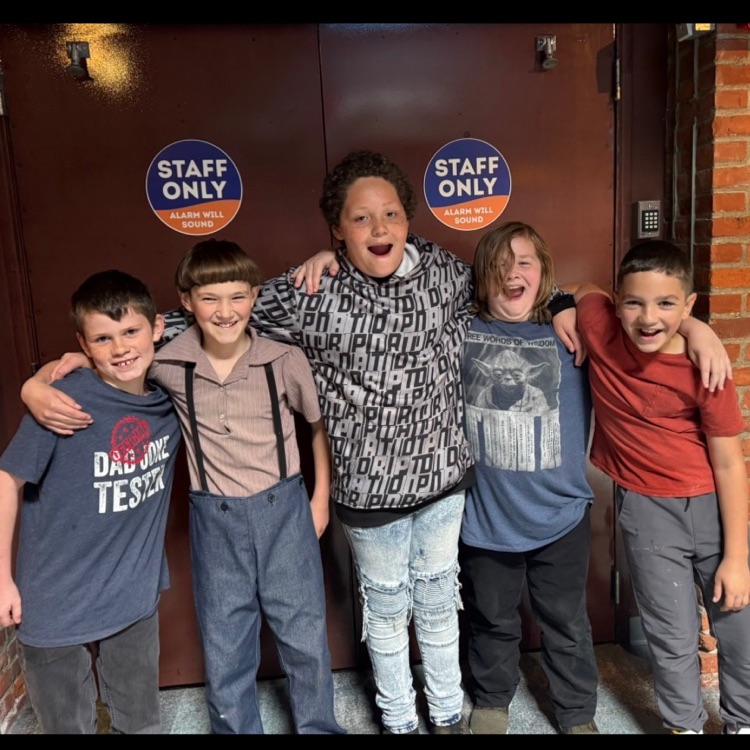 5th grade visiting the Aquarium 