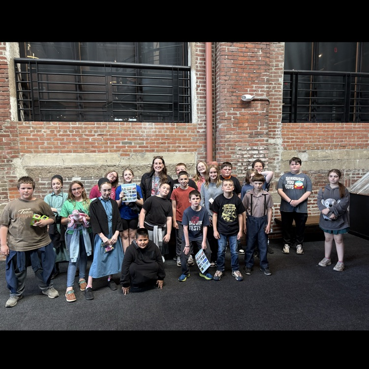 5th grade visiting the Aquarium 