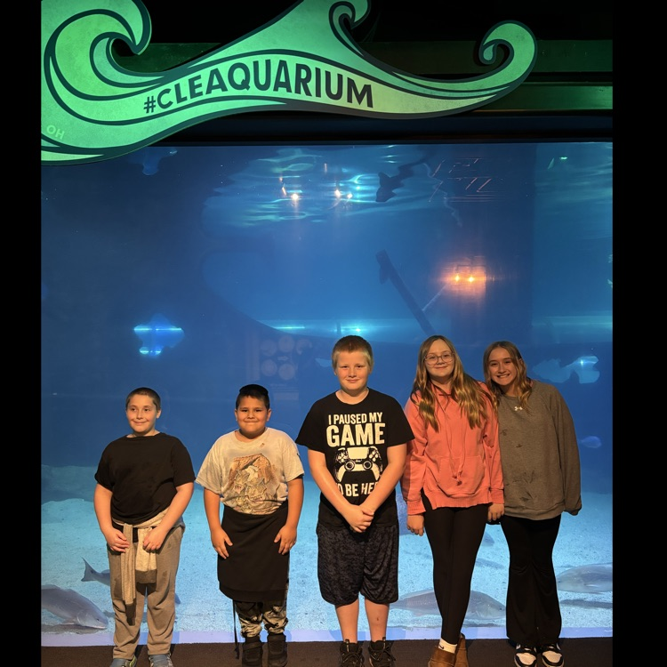 5th grade visiting the Aquarium 