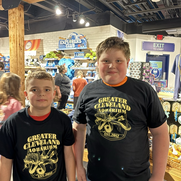 5th grade visiting the Aquarium 