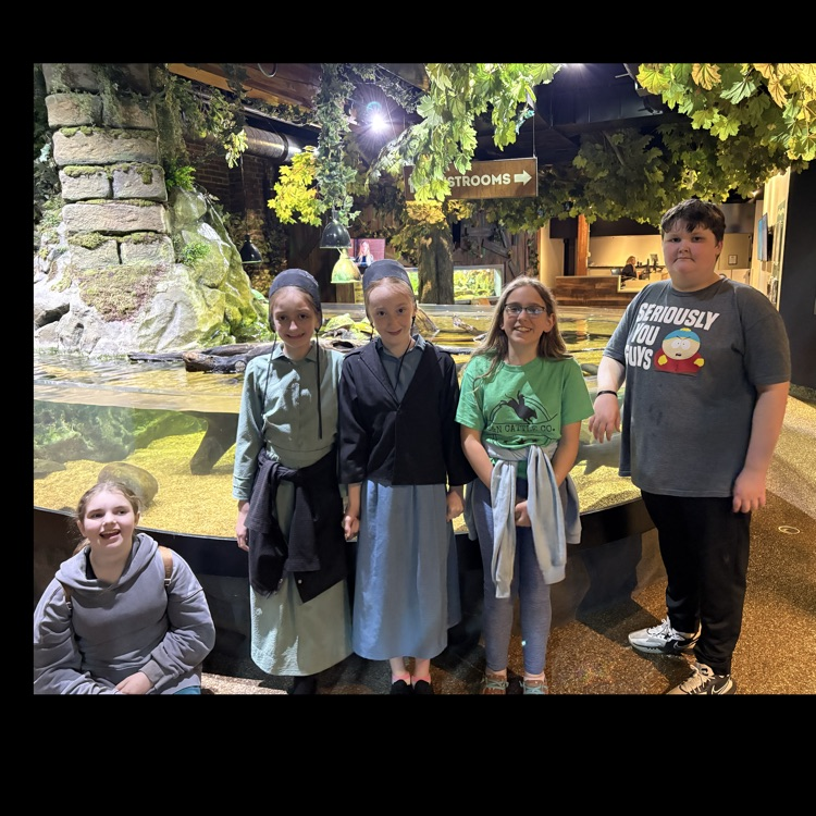 5th grade visiting the Aquarium 