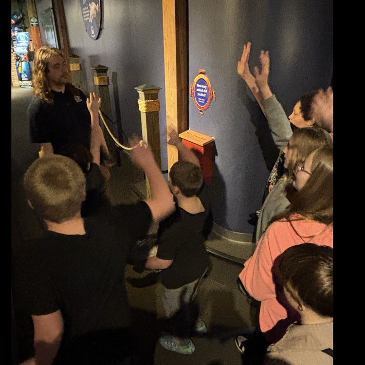 5th grade visiting the Aquarium 