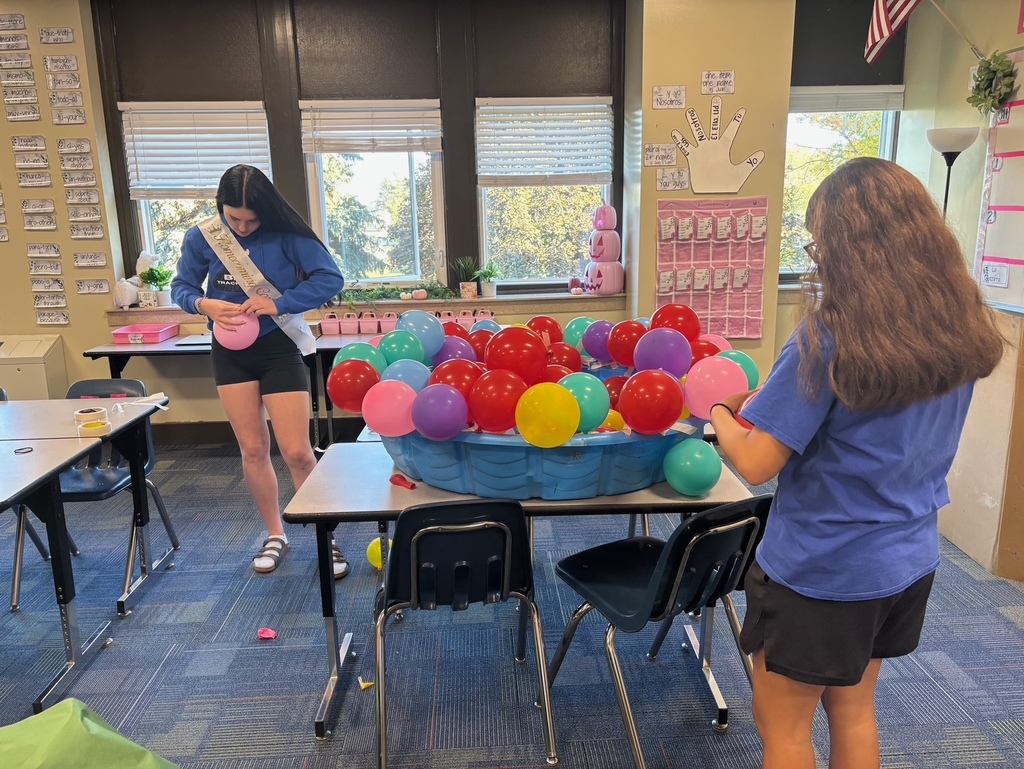 Sophomores float preperations