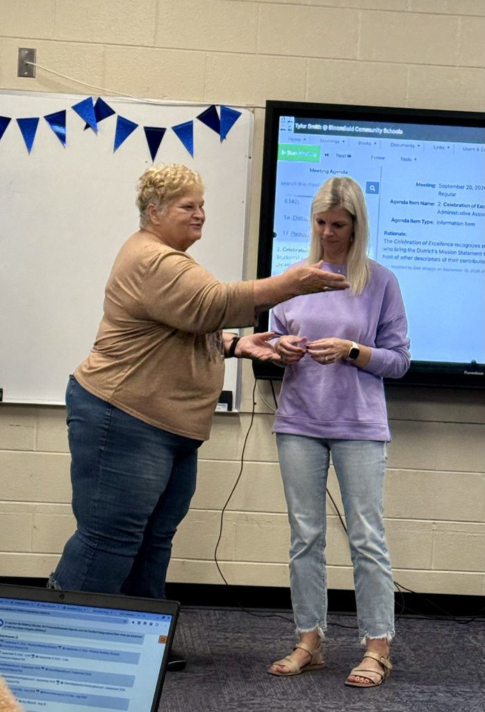 Deb Wragge presenting Heather Gubbels her award
