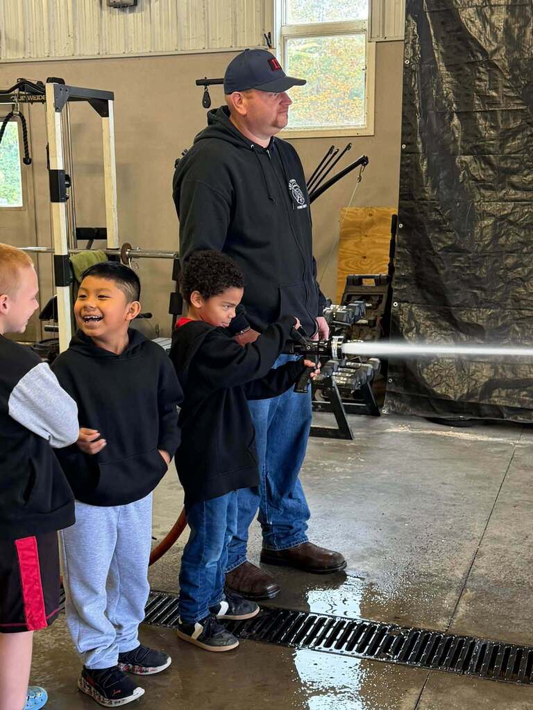pullman elementary students at lee township fire department