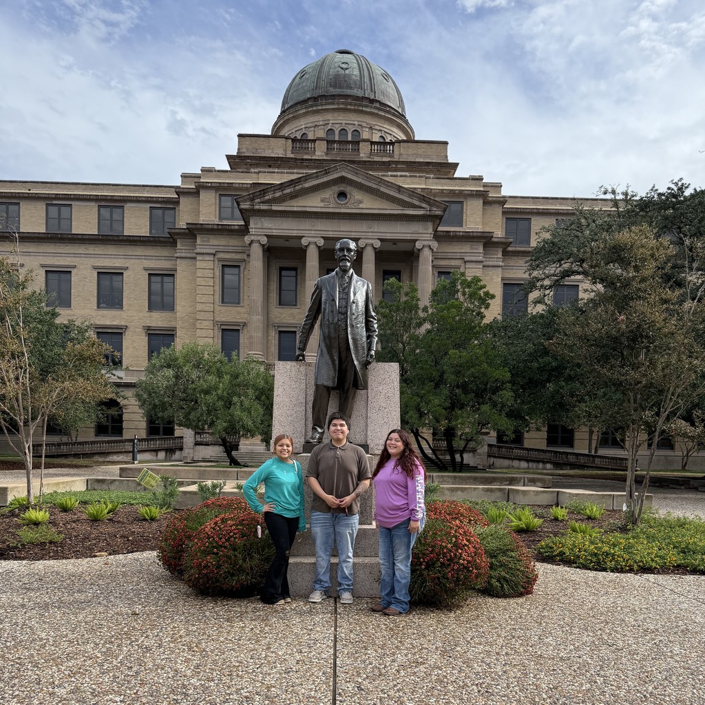 Students in front of the TAMU Academic building and the Ross Statue