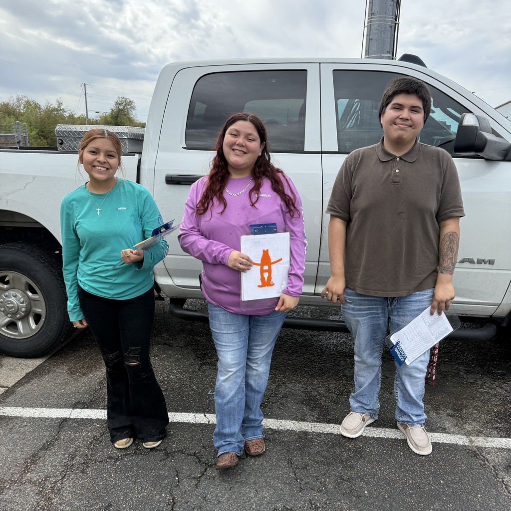 Students in front of AG truck, ready for their wool clinic