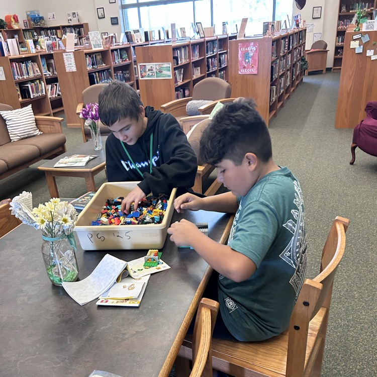 students play leggos