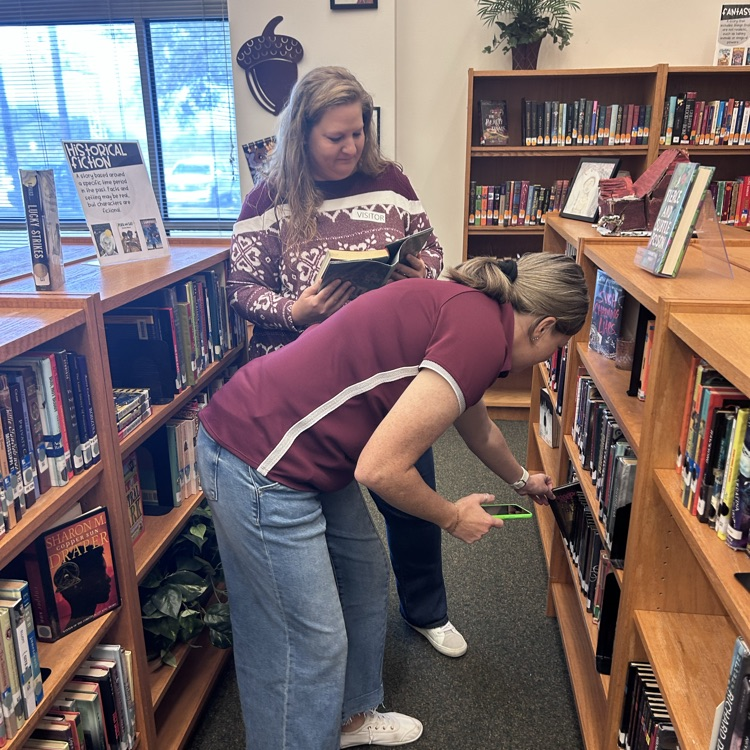librarians check out books 