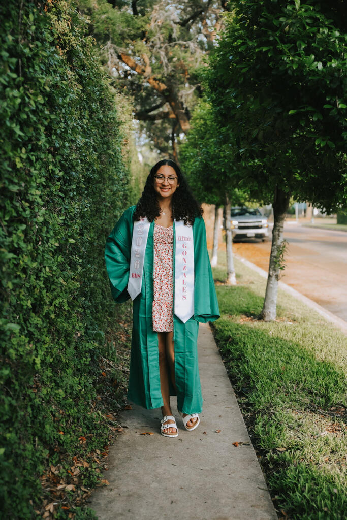 yg grad picture with gown!
