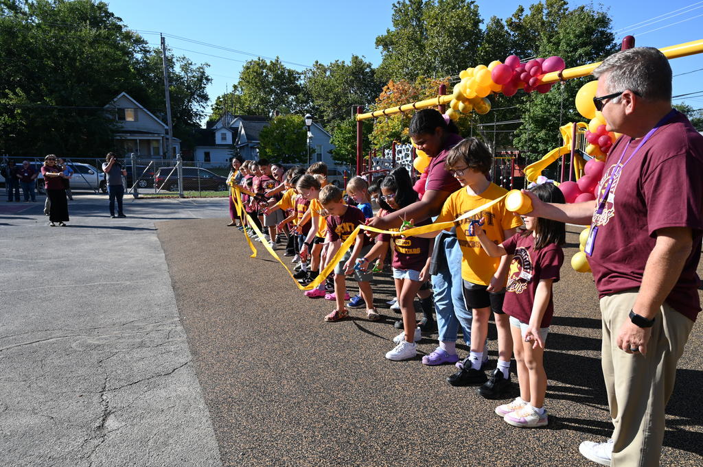 bent ribbon cutting