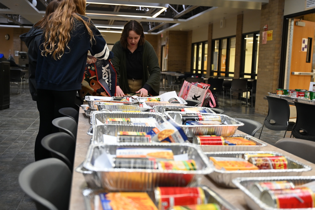 Student and Promise Councils packing food
